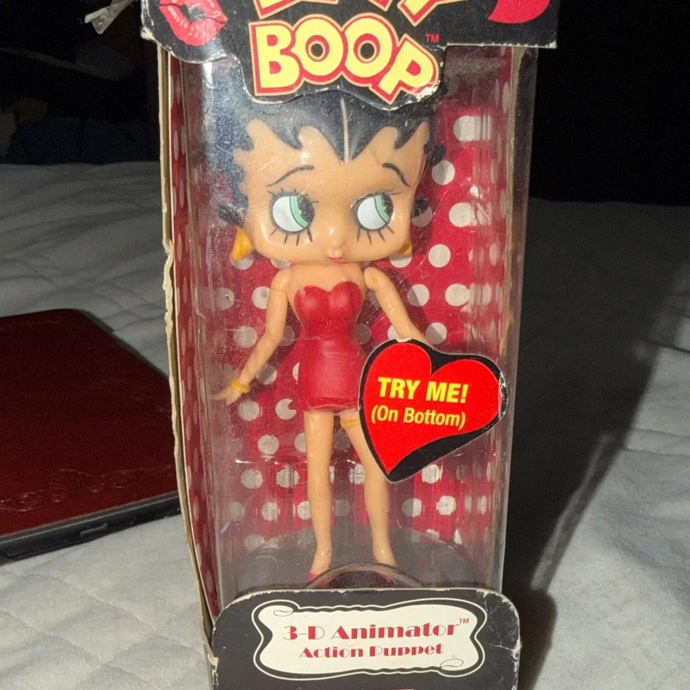 Betty Boop 3D Animator Action Puppet - Red and Black - Picture 3 of 5